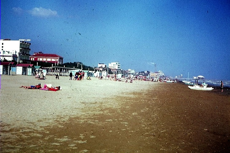Spiaggia anni 60